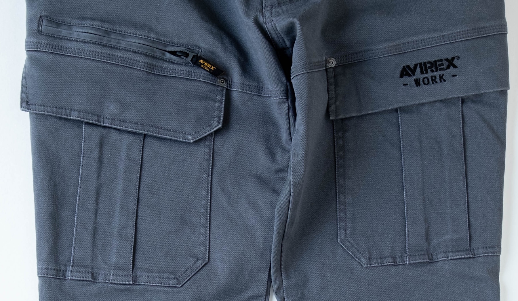 両カーゴ雨蓋ポケット＆右ファスナーポケット