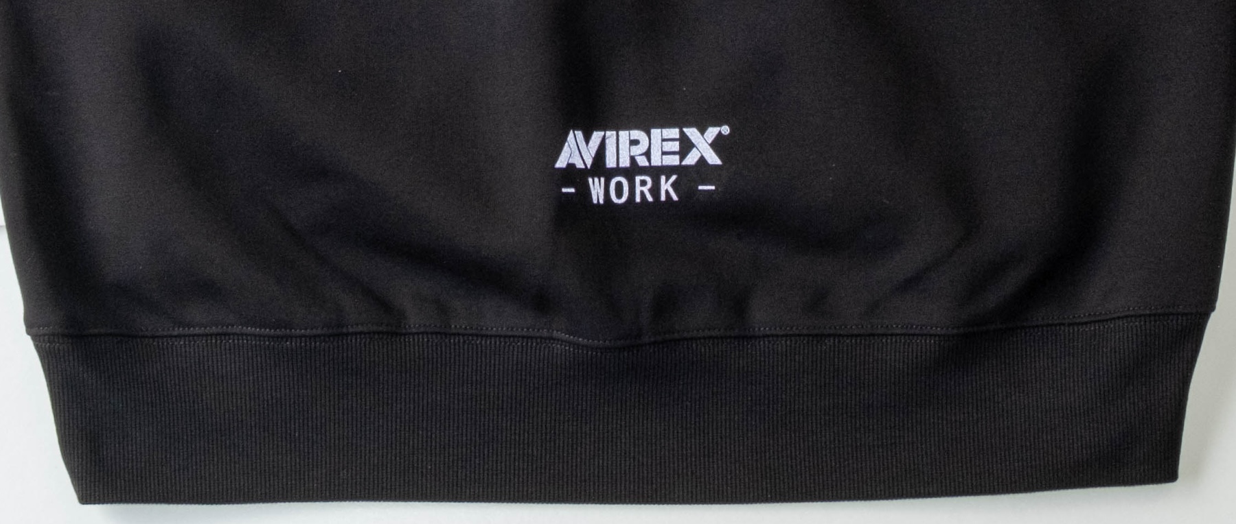 背中中央裾：反射プリント